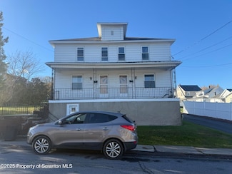 662 Simpson St, Throop, PA 18512