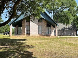 514 Lakeshore Dr, Durant, OK 74701
