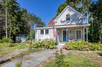 428 Island Ave, Peaks Island, ME 04108