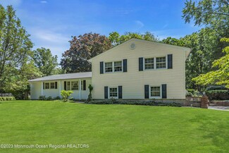 387 Oak Hill Rd, Red Bank, NJ 07701