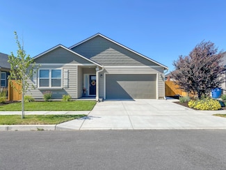933 NW Teak Ct, Redmond, OR 97756