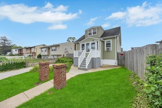 331 44th St, Lindenhurst, NY 11757