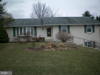 109 3rd St, Akron, PA 17501