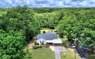 132 Waterfront Dr, Cobb, GA 31735