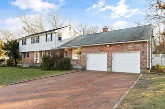 20 Country Ln, Sharon, MA 02067