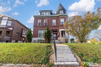 8 Lewis Place, Saint Louis, MO 63113