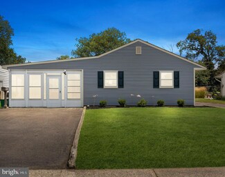 506 Parkway Dr, Fairless Hills, PA 19030