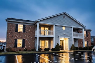 10 Berview Cir Unit D, Saint Louis, MO 63129