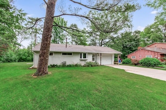 84 West Rd, Circle Pines, MN 55014
