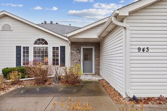 943 Carriage Ln, Chaska, MN 55318