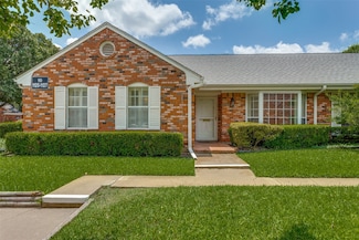 1127 Roaring Springs Rd, Fort Worth, TX 76114