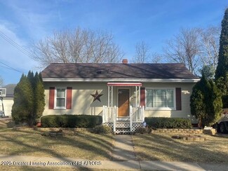 1008 Maple St, Albion, MI 49224