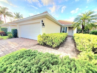 8657 Querce Ct, Naples, FL 34114
