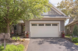 1760 Waterford Ct, Golden Valley, MN 55422