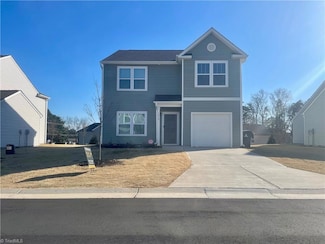 1818 Gatehouse View Dr, Winston-Salem, NC 27127