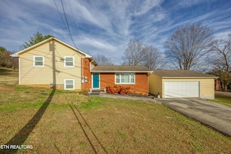 2000 Shangri la Dr, Knoxville, TN 37914