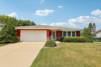 1213 River Park Cir W, Mukwonago, WI 53149