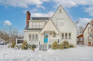 203 6th St, Fenton, MI 48430