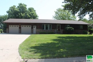 1796 2nd Ave SE, Sioux Center, IA 51250