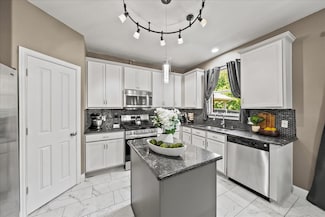 812 Creekside Dr, Little Elm, TX 75068