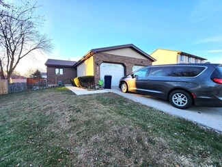 1020 Bent Tree Ct, Elgin, IL 60120