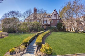 10 Byworth Rd, New Rochelle, NY 10804