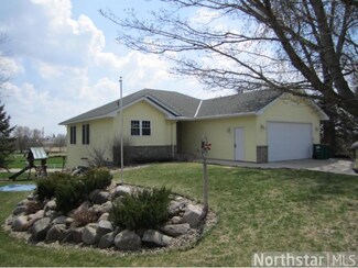 152 Edminster Cir, Dassel, MN 55325