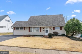 39 Mayflower Rd, Levittown, PA 19056