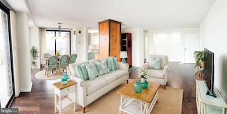 250 S Reynolds St Unit 810, Alexandria, VA 22304