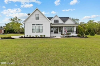 101 W Scarborough Ct, Hampstead, NC 28443