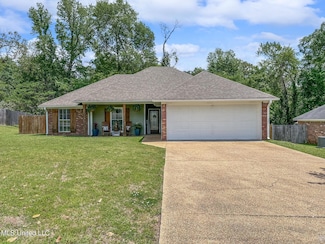 415 Eaglewood Ln, Florence, MS 39073