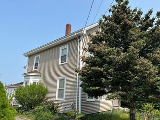 39 Floyd St, Waltham, MA 02453