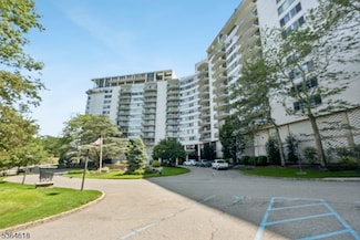 1 Claridge Dr Unit 518, Verona, NJ 07044