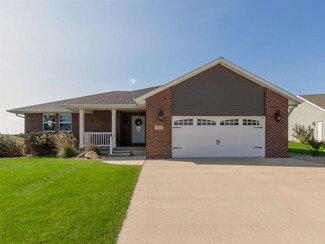 312 Faust Cir, Monticello, IA 52310