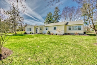 323 W Craig Hill Dr, Rochester, NY 14626