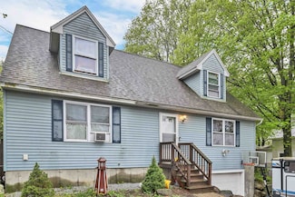 57 Oak St, Franklin, NH 03235