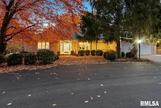 136 Star Rim Dr, East Peoria, IL 61611