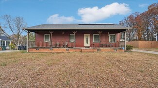 4102 Pineneedle Dr, Greensboro, NC 27405