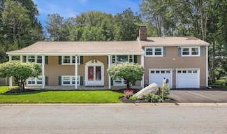 55 Robinhood Rd, Nashua, NH 03062