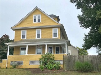 1987 Robeson St, Fall River, MA 02720