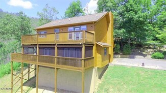 1205 Pine Top Ln, Gatlinburg, TN 37738