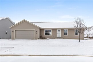 2916 Conlor Dr, Bloomington, IL 61704