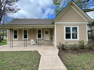 713 S Tyler St, Mc Gregor, TX 76657