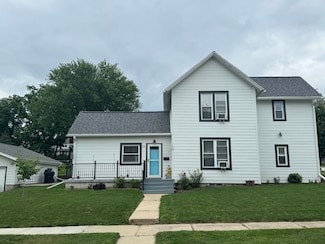 739 Elizabeth St, Oconomowoc, WI 53066