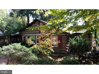 8 Lake Dr, Mount Laurel, NJ 08054