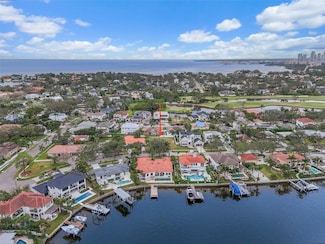 372 Bayview Dr NE, Saint Petersburg, FL 33704