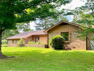2096 Lee Rd, Martin, TN 38237