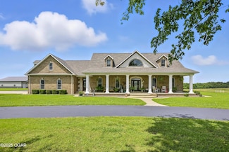 4570 N Black Cat Rd, Joplin, MO 64801