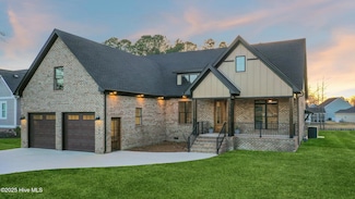 105 Pelican Pointe Dr, Elizabeth City, NC 27909