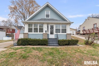 2316 E Pleasant St, Davenport, IA 52803
